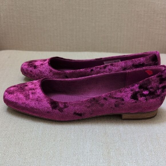 Toms Briella Flats In Berry Burgundy Crushed Velvet NWOT Size 7.5 - Picture 5 of 11